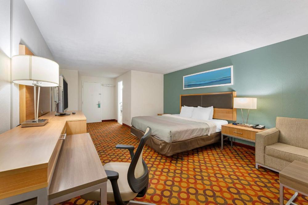 King Room - Non-Smoking interior
